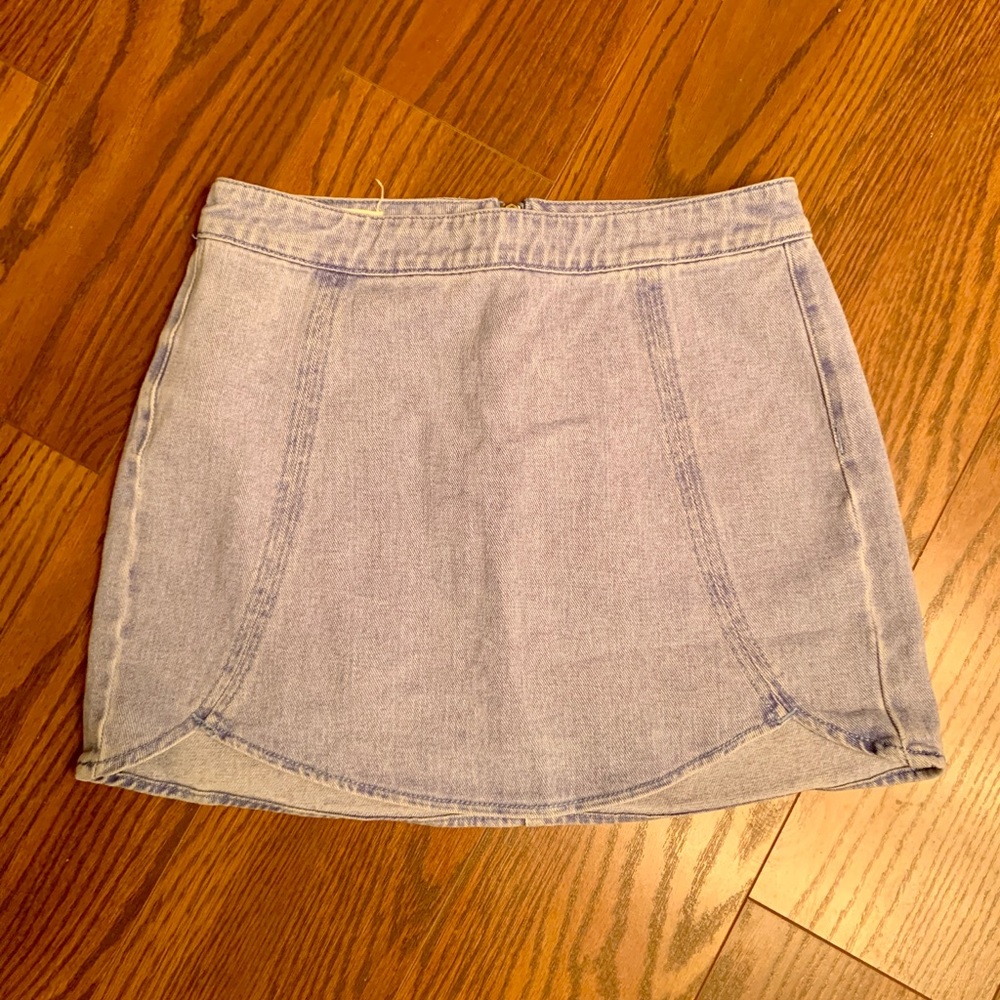 Scalloped denim skirt